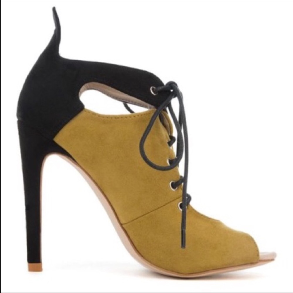 Woman’s Color Blocked Heels
